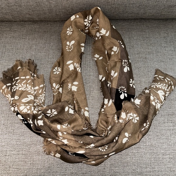 Burberry Scarf 64x28’ Brown Black Tan Cream colored Beautiful EUC - Picture 4 of 7